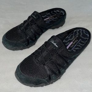 Skechers slip on tennis shoes